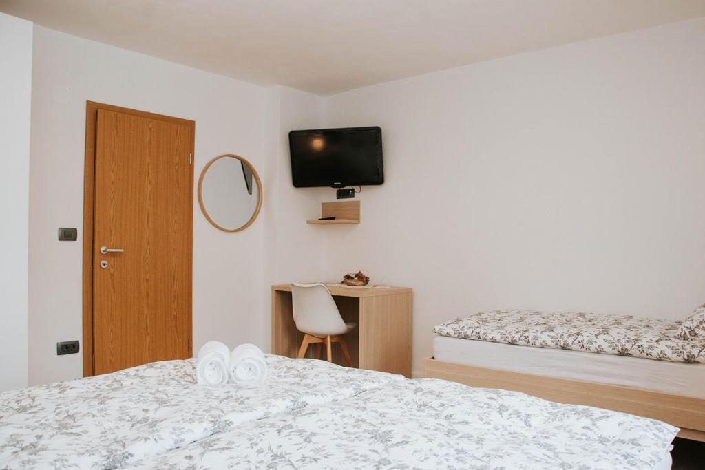 Apartmaji Ursic 科巴里德 外观 照片